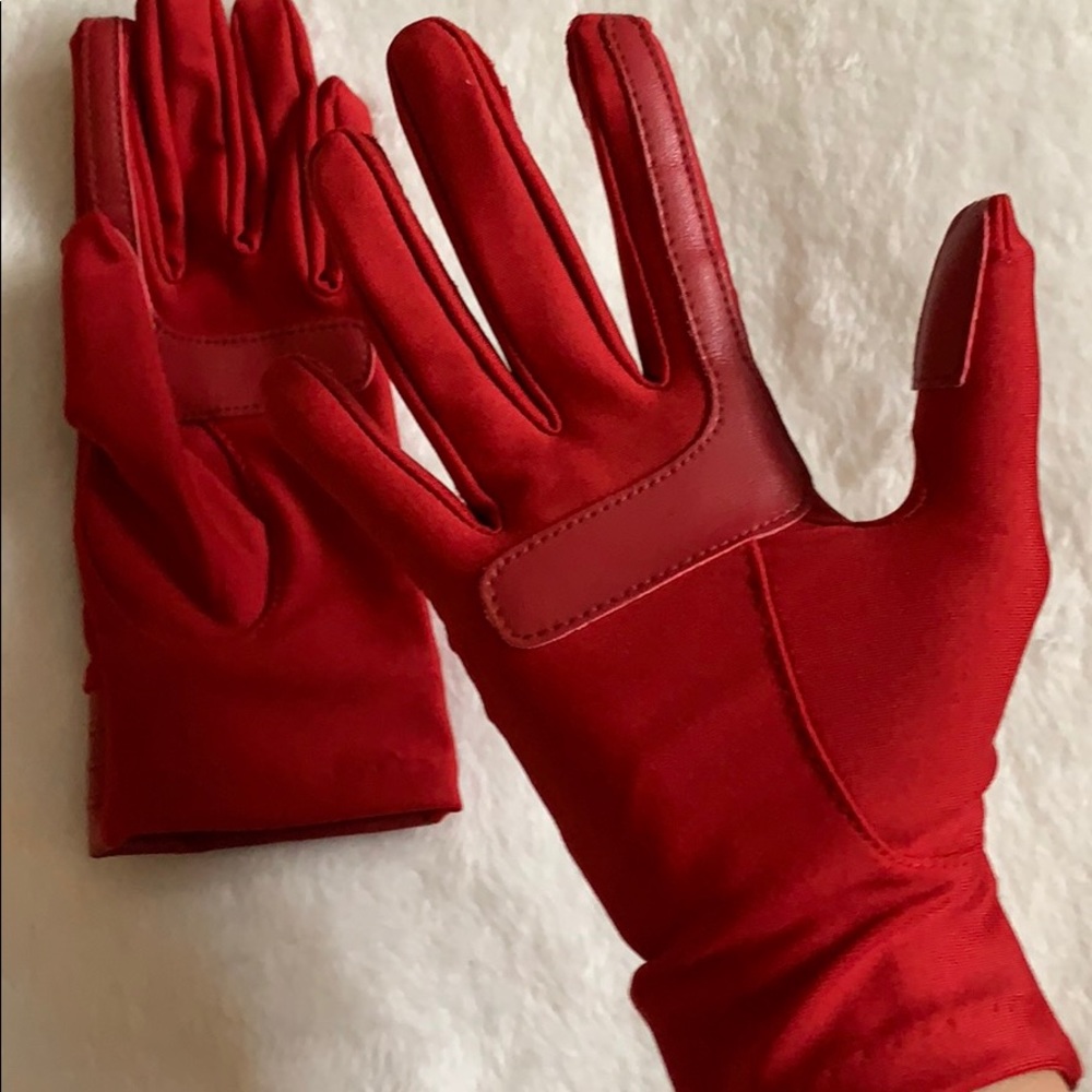 Red gloves - Picture 3 of 3